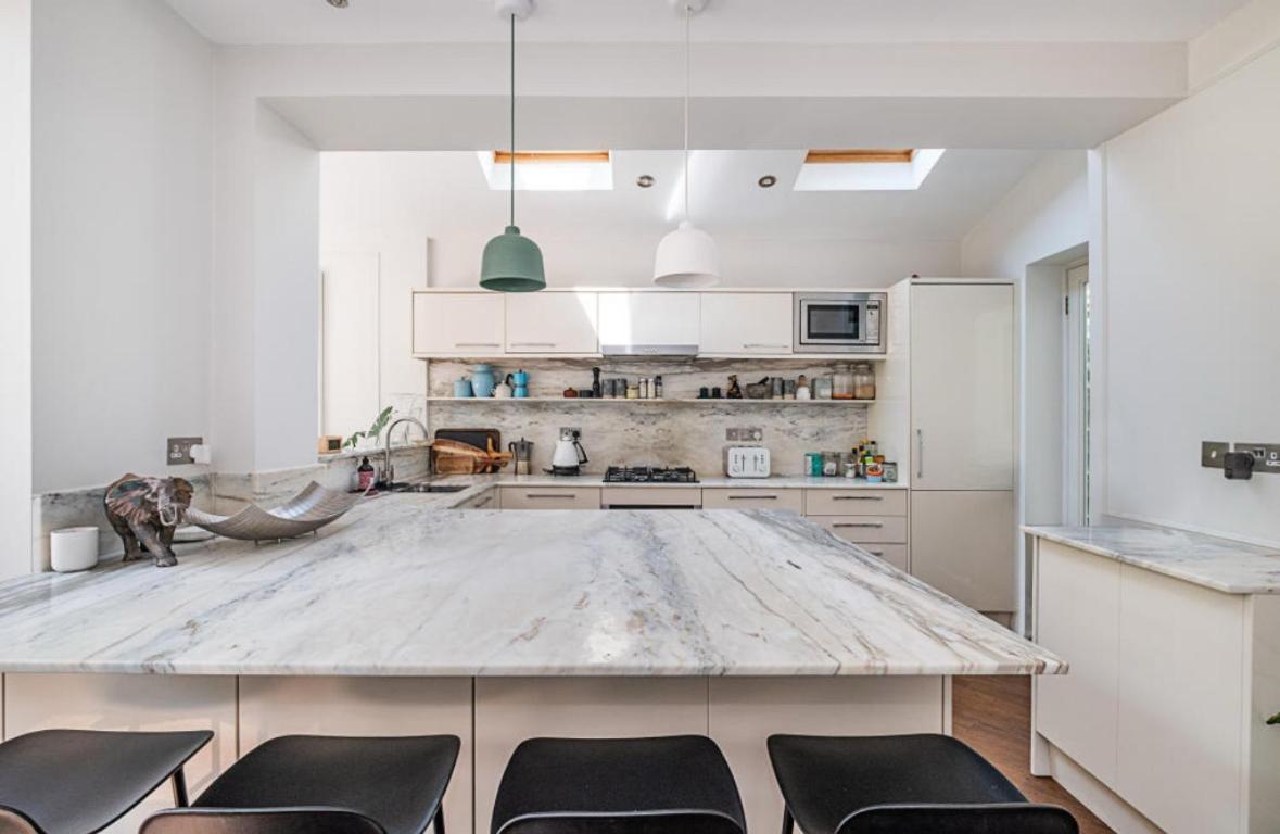 Apartment Orlando Road London